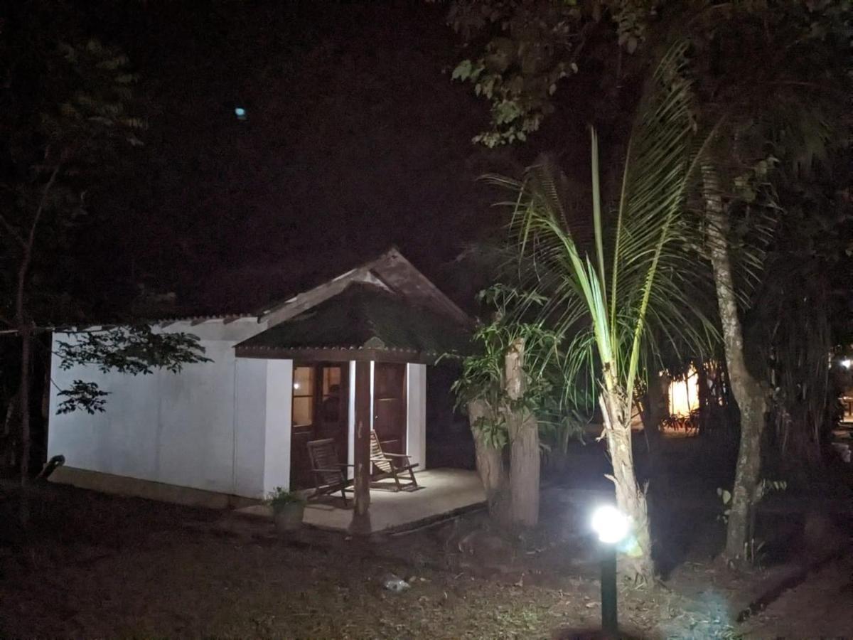 Silent Cabana And Restaurant Marakolliya, Tangalle Zewnętrze zdjęcie