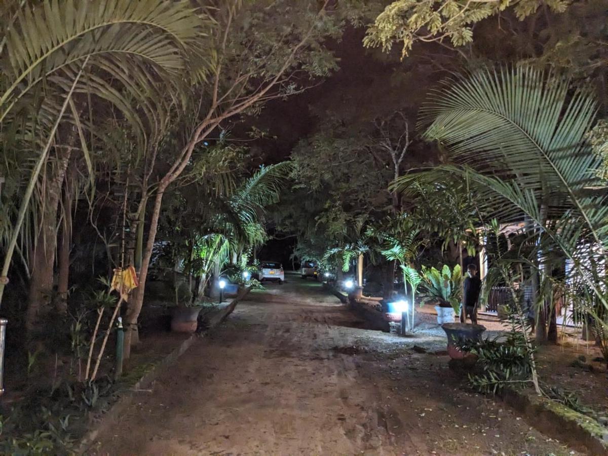 Silent Cabana And Restaurant Marakolliya, Tangalle Zewnętrze zdjęcie